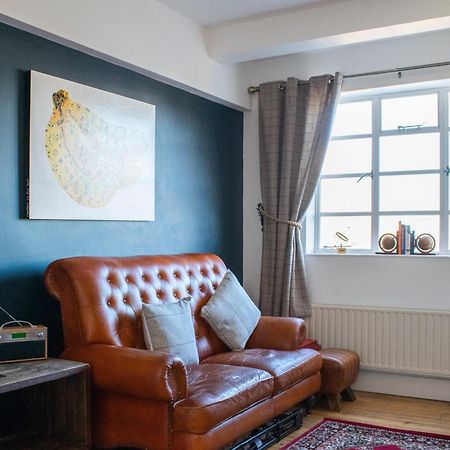 Beautifully Decorated Contemporary 2 Bedroom Flat Лондон Экстерьер фото