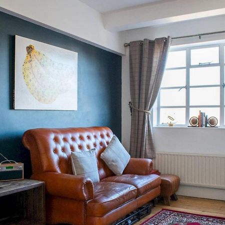 Beautifully Decorated Contemporary 2 Bedroom Flat Лондон Экстерьер фото