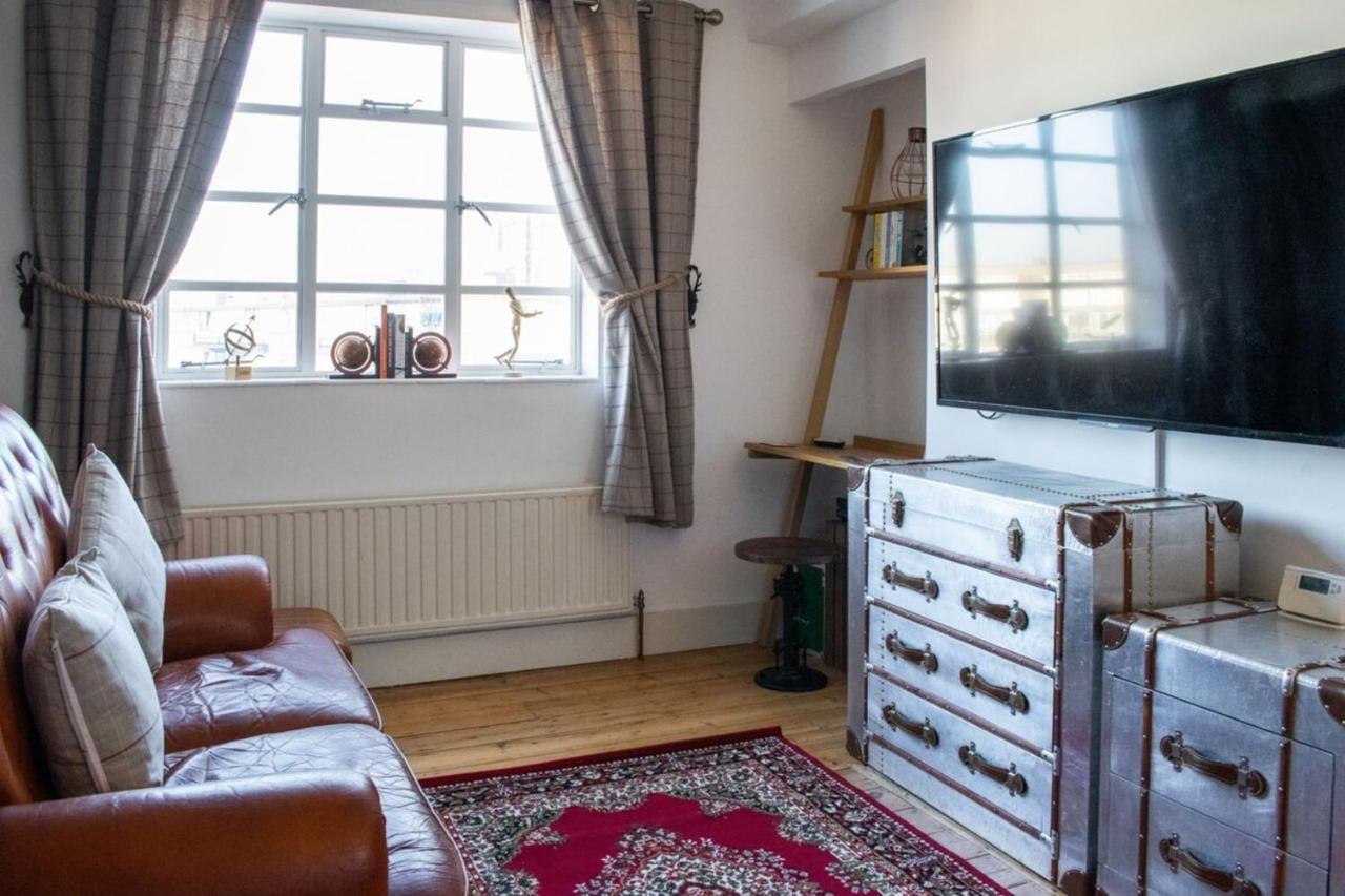 Beautifully Decorated Contemporary 2 Bedroom Flat Лондон Экстерьер фото