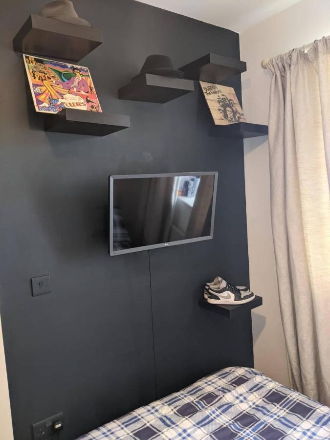 Beautifully Decorated Contemporary 2 Bedroom Flat Лондон Экстерьер фото
